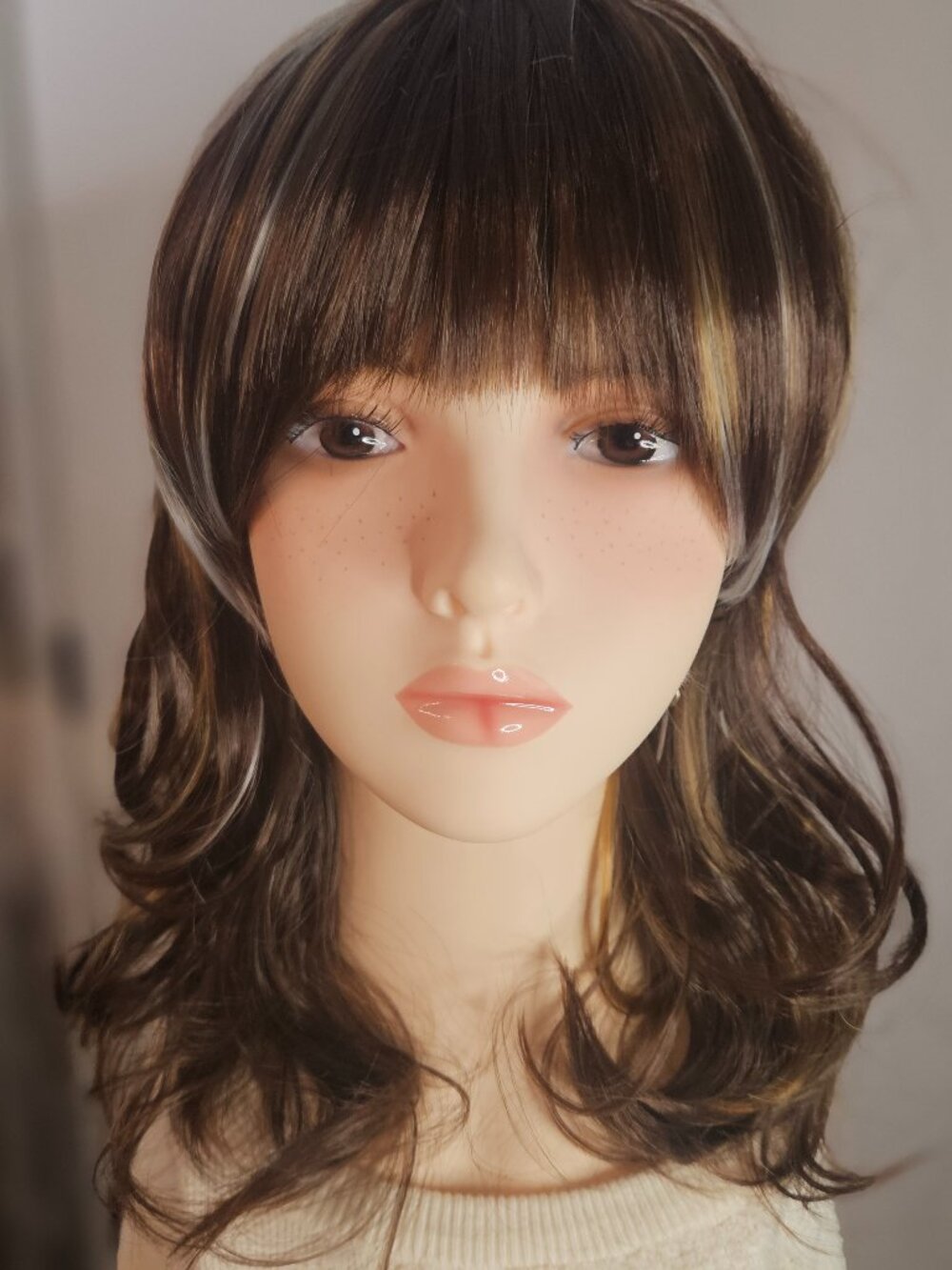 Effortless Waves Classic Fringe Bangs Multi-Tonal Brunette Soft High-quality Wig